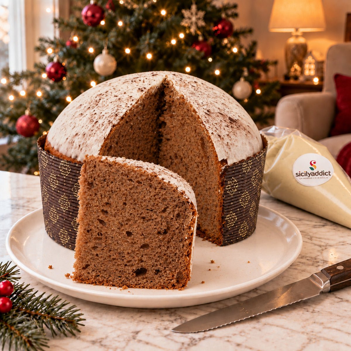 Panettone al Tiramisu' tagliato per mostrare l’interno dell’impasto.
