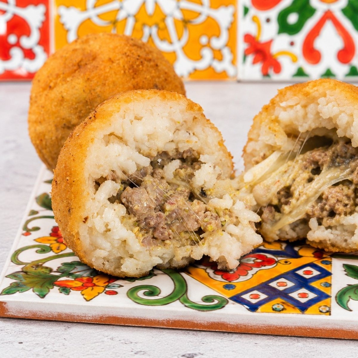 Arancini mit Pilzen, Pistazie & Salsiccia