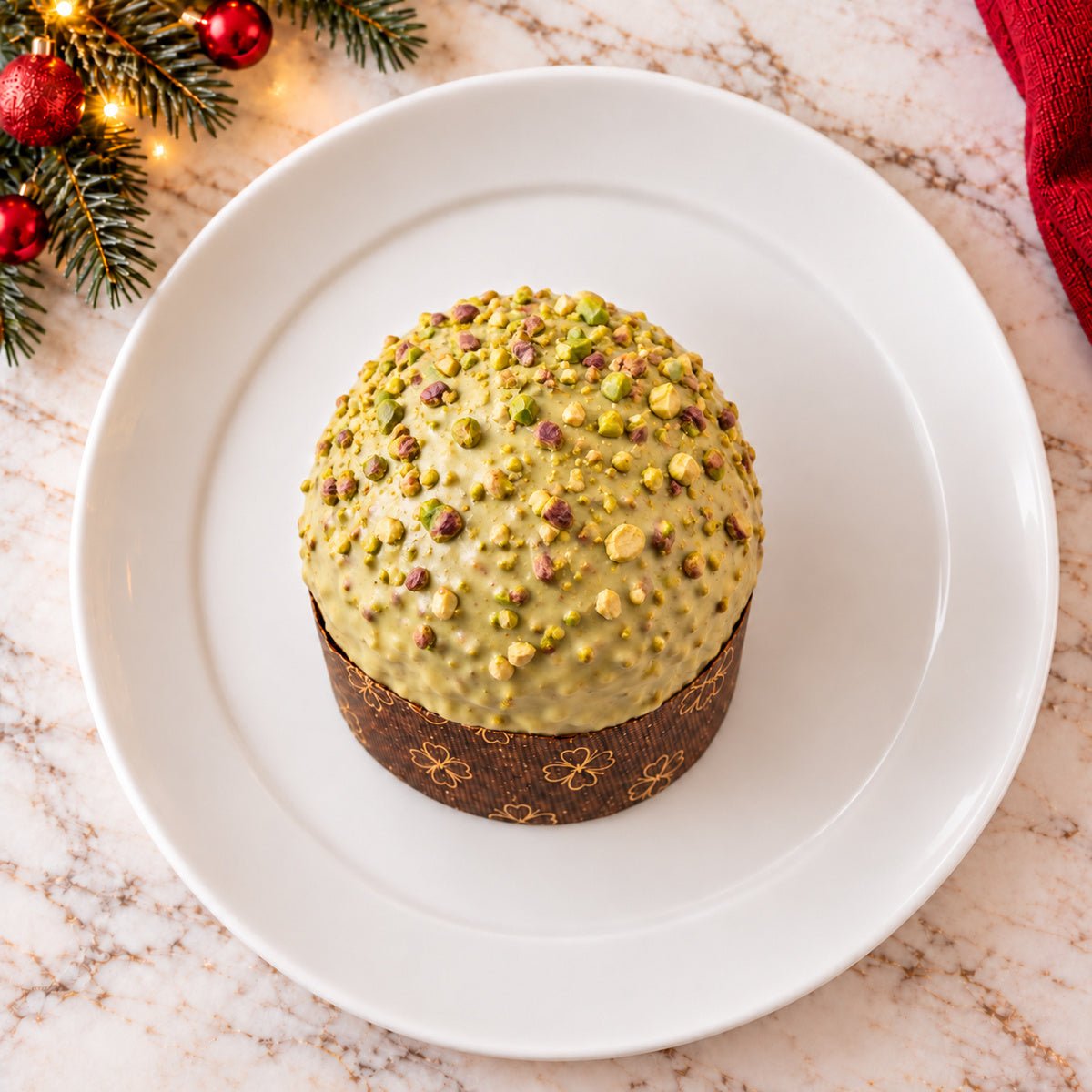 Panettoncino Pistacchio e Gocce di Cioccolato Bianco visto dall’alto, con la copertura in primo piano.