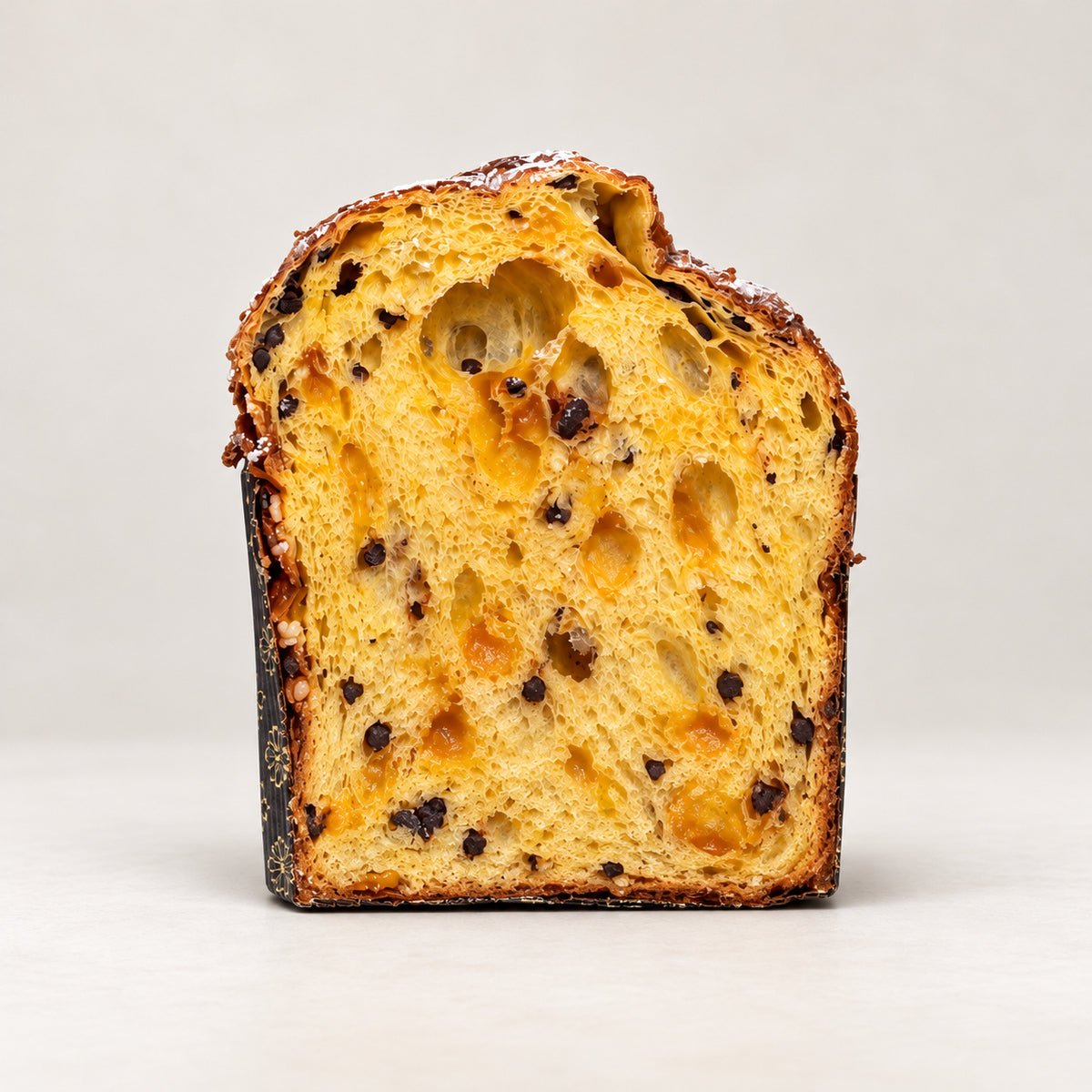 Panettone albicocca e cioccolato Librizzi Deluxe di SicilyAddict, dettaglio della fetta e dell’alveolatura