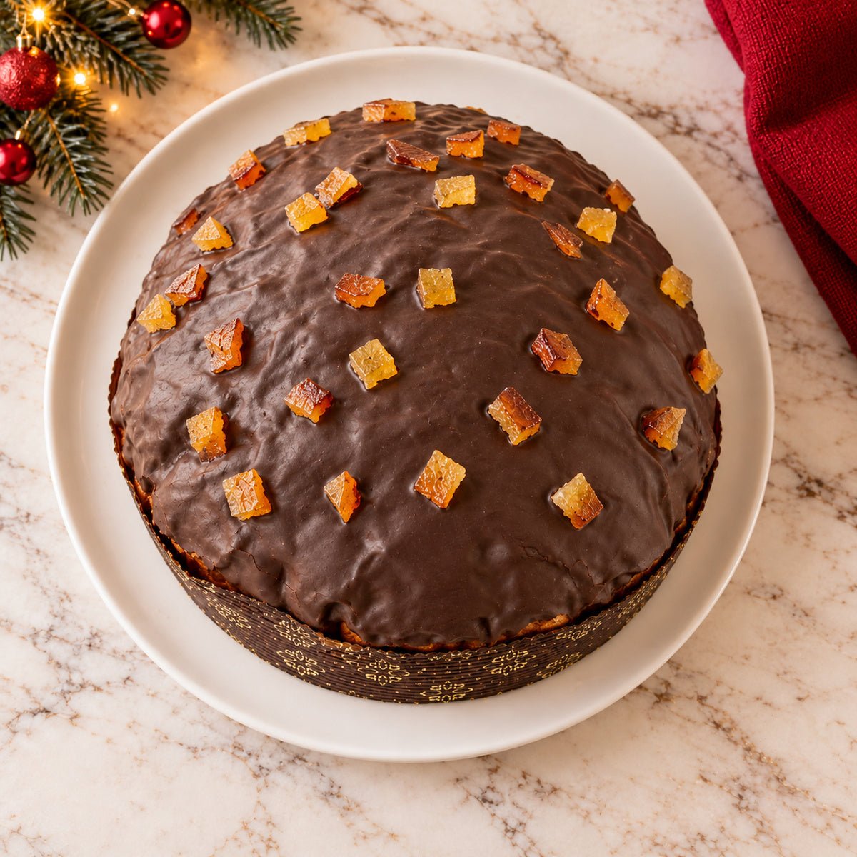 Panettone Arance Candite e Cioccolato Fondente visto dall’alto, con la copertura in primo piano.