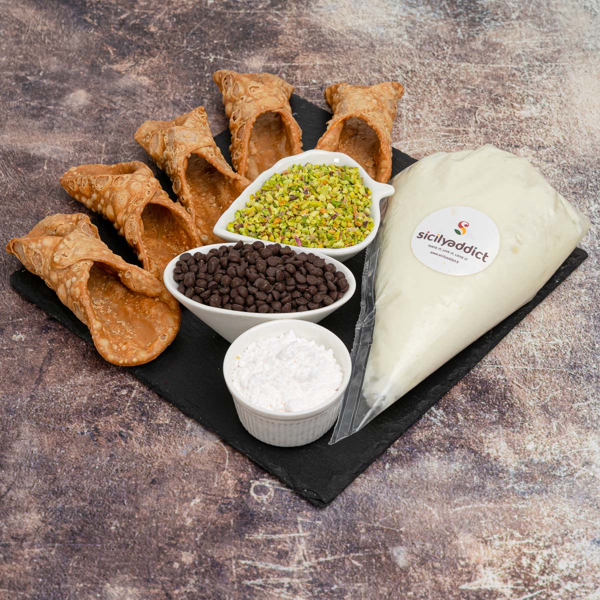 Cannoli-Set mit Schafsricotta