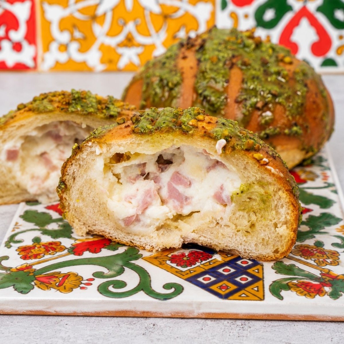 Sizilianisches Rollò mit Mortadella & Pistazie